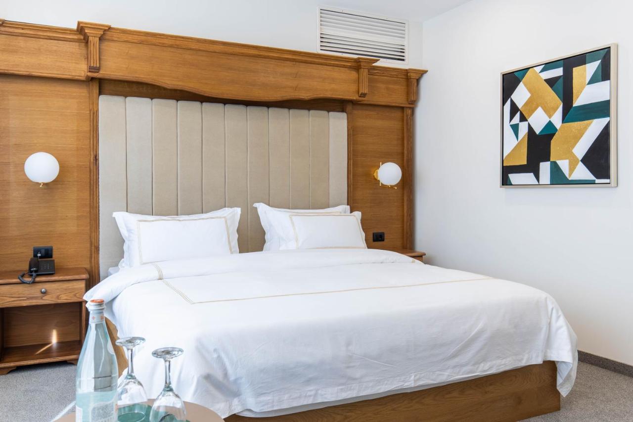 Hotel Afa Pristina Eksteriør bilde